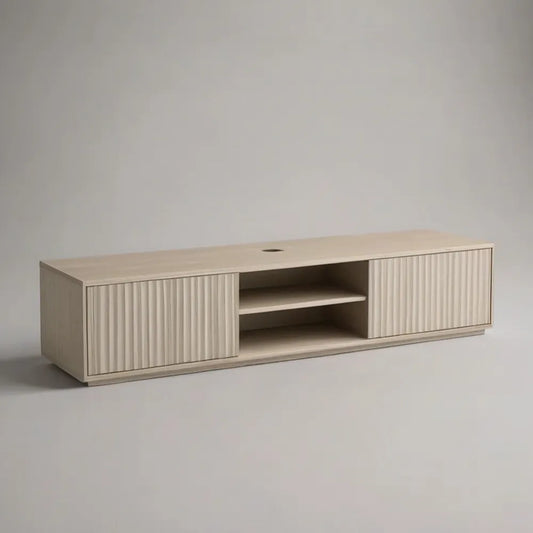 Szafka do telewizora o wymiarach 180 x 40 x 45 cm w jasnobeżowym MDF z listwami i otwartym przedziałem